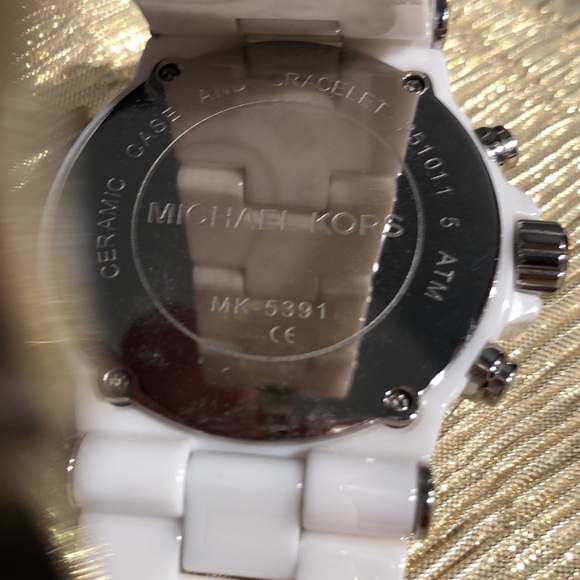 Michael Kors white ceramic watch like with silver tone & clear crystal detailing - Picture 4 of 8
